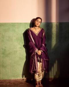 samyuktha-menon-in-Purple-Short-Monga-Tussar-Anarkali-dress-photos-001