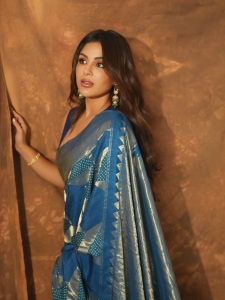samyuktha-menon-in-Rich-royal-blue-silk-blend-saree-with-Deep-clean-cut-plunged-V-neckline-designed-blouse-photos-001