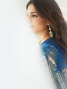 samyuktha-menon-in-Rich-royal-blue-silk-blend-saree-with-Deep-clean-cut-plunged-V-neckline-designed-blouse-photos-002