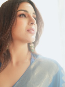 samyuktha-menon-in-Rich-royal-blue-silk-blend-saree-with-Deep-clean-cut-plunged-V-neckline-designed-blouse-photos-004