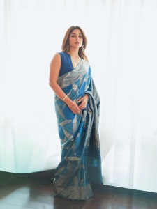 samyuktha-menon-in-Rich-royal-blue-silk-blend-saree-with-Deep-clean-cut-plunged-V-neckline-designed-blouse-photos-010