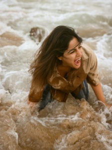 samyuktha-menon-in-beach-outing-photoshoot-new-004