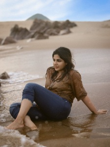 samyuktha-menon-in-beach-outing-photoshoot-new-006