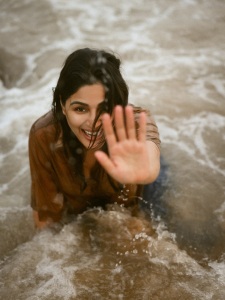 samyuktha-menon-in-beach-outing-photoshoot-new-009