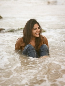 samyuktha-menon-in-beach-outing-photoshoot-new-010