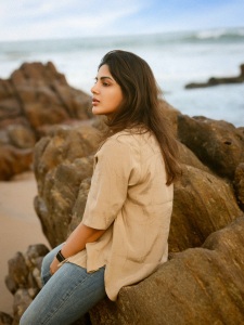samyuktha-menon-in-beach-outing-photoshoot-new