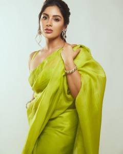 samyuktha-menon-in-green-saree-look-photos-005