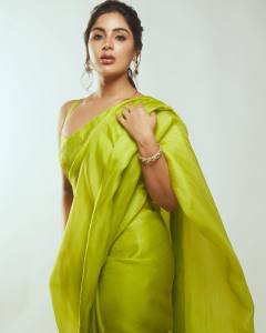 samyuktha-menon-in-green-saree-look-photos-006