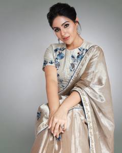 samyuktha-menon-in-offwhite-saree-001