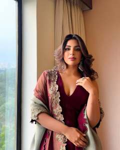 samyuktha-menon-in-velvet-churidar-dress-photos-002