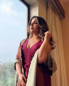 samyuktha-menon-in-velvet-churidar-dress-photos-006