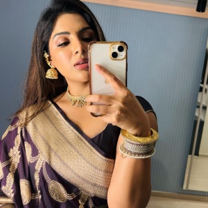 samyuktha-menon-in-violet-saree-photos-006
