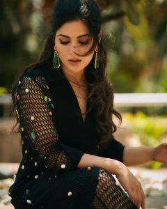 samyuktha-menon-latest-images-and-dress-style-photos-002