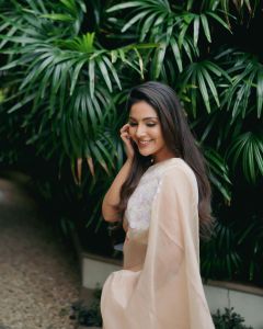 samyuktha-menon-latest-images-and-dress-style-photos-009