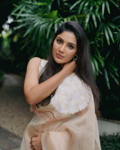 samyuktha-menon-latest-images-and-dress-style-photos-011