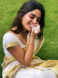 samyuktha-menon-latest-photos-in-kerala-set-saree-009