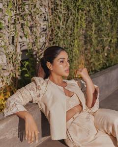 samyuktha-menon-new-photoshoot-in-white-coat-and-pants-002