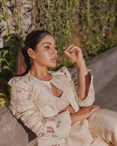 samyuktha-menon-new-photoshoot-in-white-coat-and-pants-006