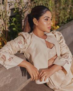 samyuktha-menon-new-photoshoot-in-white-coat-and-pants