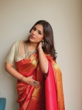 samyuktha-menon-in-rich-crimson-red-silk-saree-with-contrasting-off-white-elbow-length-blouse-and-layered-necklace-encrusted-with-green-gemstones-005