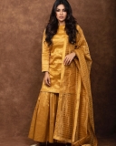samyuktha-menon-in-golden-colour-outfits-002