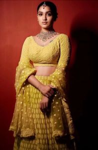 actress saniya iyappan new photoshoot in yellow dress -003