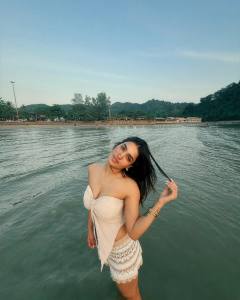 saniya-iyappan-in-beach-dress-vacation-ideas-photos-005