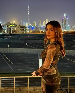 saniya-iyappan-in-black-outfit-photos