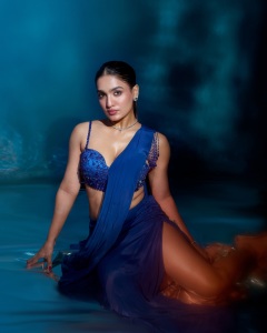 saniya-iyappan-in-blue-outfit-stylish-photo-003