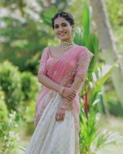 saniya-iyappan-in-blue-saree-latest-images