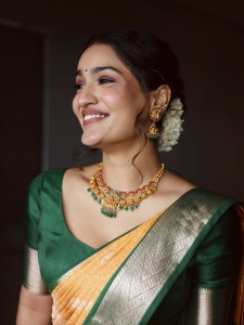 saniya-iyappan-in-mango-yellow-and-green-compo-saree-photos-001