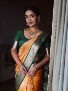 saniya-iyappan-in-mango-yellow-and-green-compo-saree-photos-002
