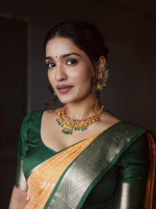 saniya-iyappan-in-mango-yellow-and-green-compo-saree-photos