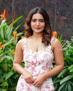 saniya-iyappan-in-new-style-001