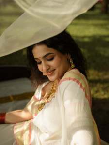 saniya-iyappan-in-onam-outfit-and-ornaments-trensing-ideas-photos-and-pics-005