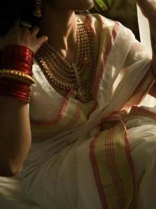 saniya-iyappan-in-onam-outfit-and-ornaments-trensing-ideas-photos-and-pics-007