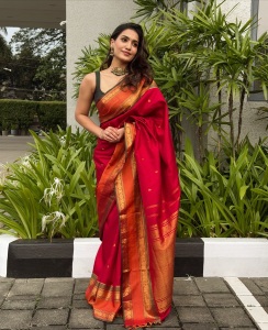 saniya-iyappan-in-red-and-orange-border-saree-photos-003