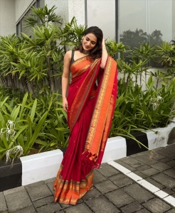 saniya-iyappan-in-red-and-orange-border-saree-photos-004