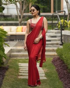 saniya-iyappan-in-red-chiffon-saree-photos-002