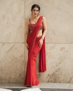 saniya-iyappan-in-red-chiffon-saree-photos-005