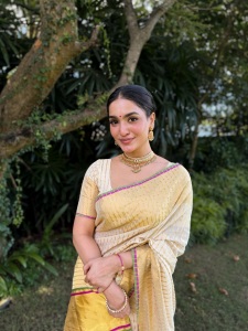 saniya-iyappan-in-saree-with-matching-ornaments-trending-ideas-photos-001