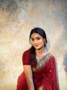 saniya-iyappan-in-saree-with-matching-ornaments-trending-ideas-photos-005