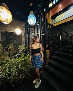 saniya-iyappan-in-short-skirt-and-top-photos-001