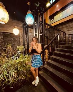 saniya-iyappan-in-short-skirt-and-top-photos-002