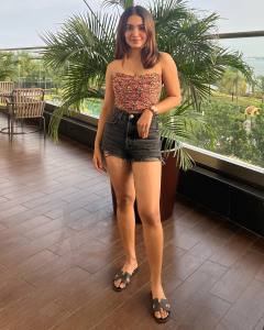 saniya-iyappan-in-shorts-and-top