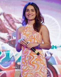 saniya-iyappan-latest-photos-in-saturday-night-promotion-002
