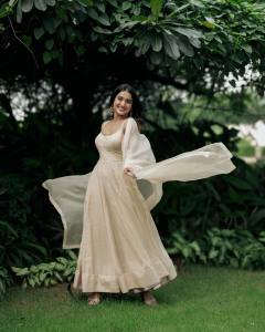 saniya-iyappan-latest-photoshoot-images-008