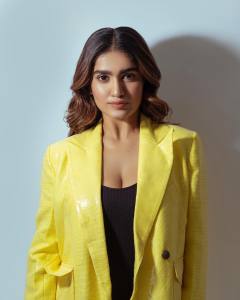 saniya-iyappan-latest-photoshoot-in-yellow-coat-003