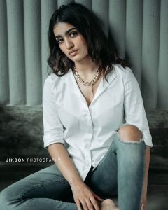 saniya iyappan new photos 1017-001