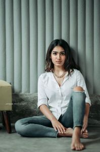 saniya iyappan new photos 1017-004